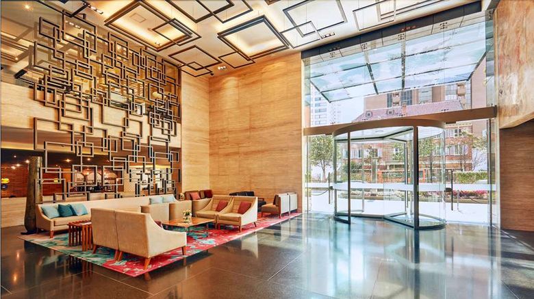 <b>Hilton Bogota Lobby</b>. Images powered by <a href="https://iceportal.shijigroup.com/" title="IcePortal" target="_blank">IcePortal</a>.