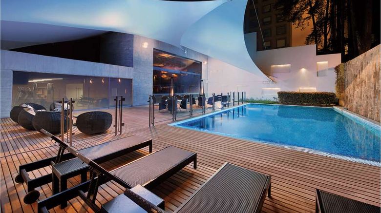 <b>Hilton Bogota Pool</b>. Images powered by <a href="https://iceportal.shijigroup.com/" title="IcePortal" target="_blank">IcePortal</a>.