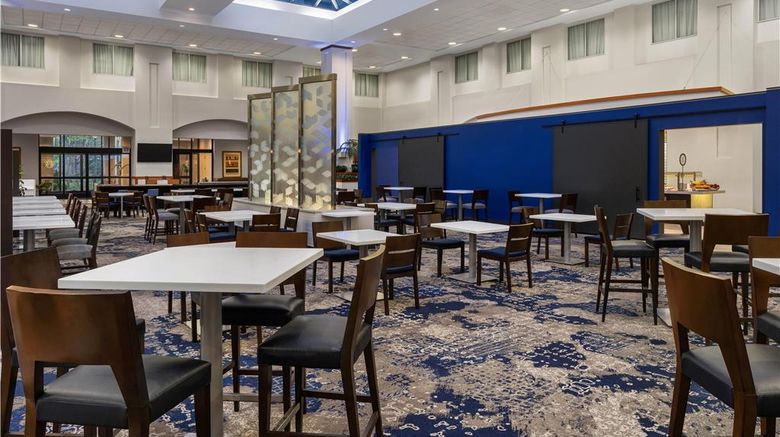 <b>Embassy Suites Boston - at Logan Airport Lobby</b>. Images powered by <a href="https://iceportal.shijigroup.com/" title="IcePortal" target="_blank">IcePortal</a>.