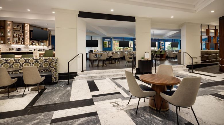 <b>Hilton Boston Back Bay Lobby</b>. Images powered by <a href="https://iceportal.shijigroup.com/" title="IcePortal" target="_blank">IcePortal</a>.