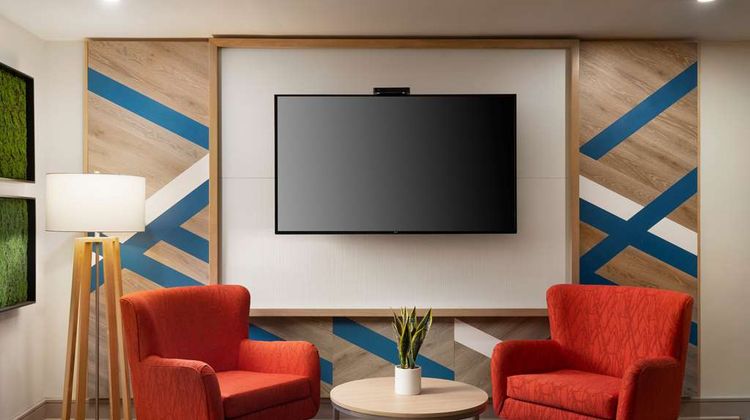 Hilton Garden Inn Burlington Lobby