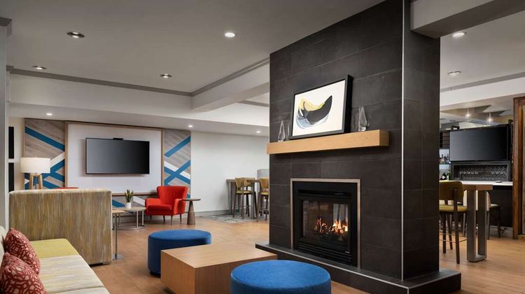 Hilton Garden Inn Burlington Lobby