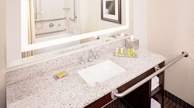 <b>DoubleTree by Hilton Boston Bayside Room</b>. Images powered by <a href="https://iceportal.shijigroup.com/" title="IcePortal" target="_blank">IcePortal</a>.