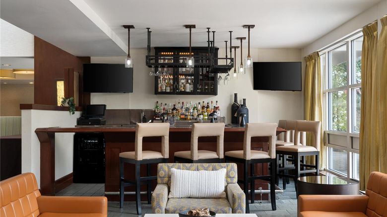 <b>DoubleTree by Hilton Boston Bayside Restaurant</b>. Images powered by <a href="https://iceportal.shijigroup.com/" title="IcePortal" target="_blank">IcePortal</a>.