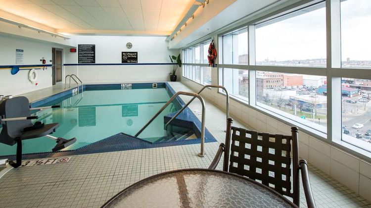 Hampton Inn & Suites Boston Crosstown Pool