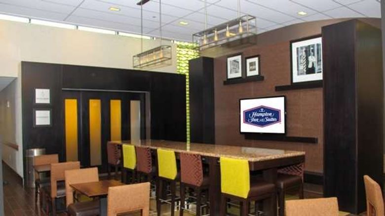 <b>Hampton Inn & Suites Boston Crosstown Restaurant</b>. Images powered by <a href="https://iceportal.shijigroup.com/" title="IcePortal" target="_blank">IcePortal</a>.