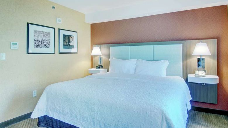 <b>Hampton Inn & Suites Boston Crosstown Room</b>. Images powered by <a href="https://iceportal.shijigroup.com/" title="IcePortal" target="_blank">IcePortal</a>.