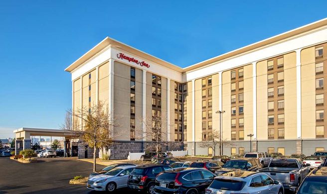 Hampton Inn Boston-Logan Airport Exterior