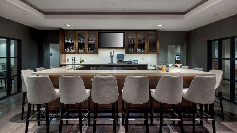 <b>Hampton Inn Boston-Logan Airport Room</b>. Images powered by <a href="https://iceportal.shijigroup.com/" title="IcePortal" target="_blank">IcePortal</a>.