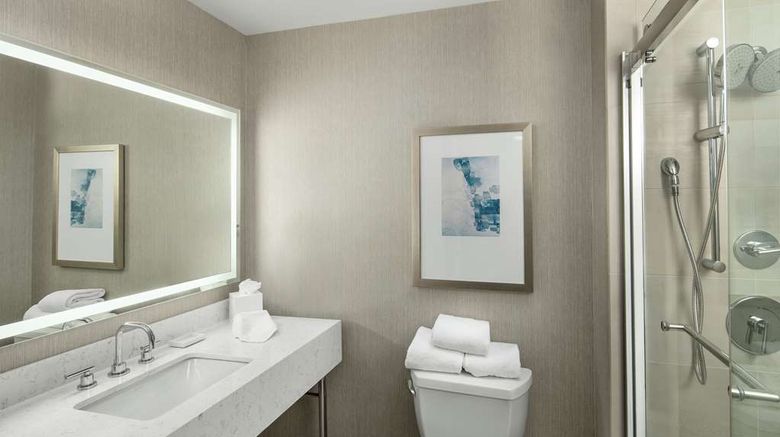 <b>Hilton Boston Logan Airport Room</b>. Images powered by <a href="https://iceportal.shijigroup.com/" title="IcePortal" target="_blank">IcePortal</a>.