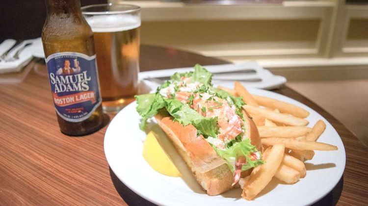 DoubleTree by Hilton Boston North Shore Restaurant