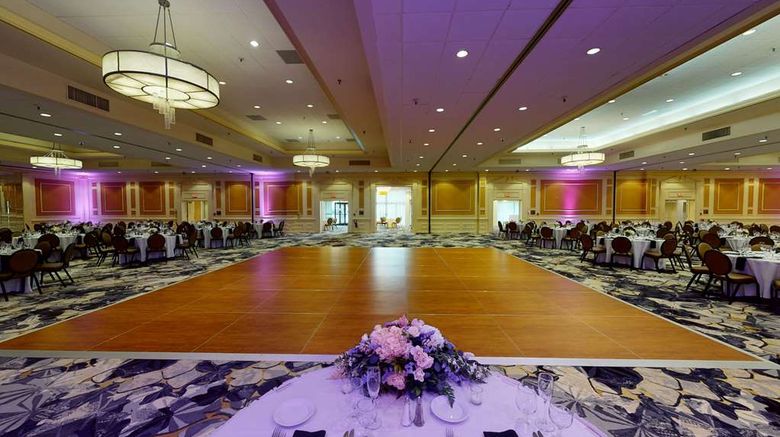 <b>DoubleTree by Hilton Boston North Shore Meeting</b>. Images powered by <a href="https://iceportal.shijigroup.com/" title="IcePortal" target="_blank">IcePortal</a>.