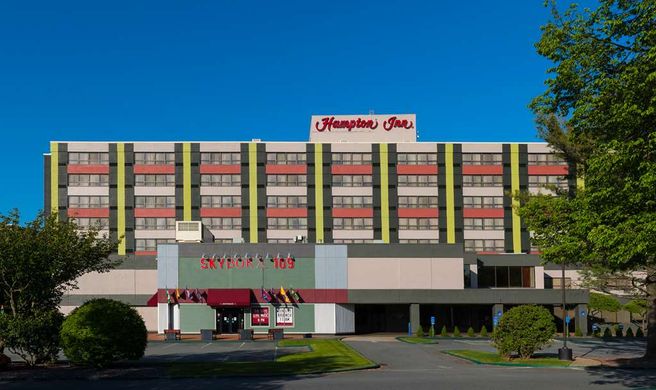 Hampton Inn Boston-Natick Exterior