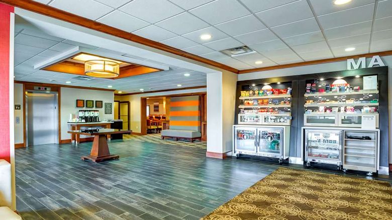 <b>Hampton Inn Boston-Norwood Lobby</b>. Images powered by <a href="https://iceportal.shijigroup.com/" title="IcePortal" target="_blank">IcePortal</a>.