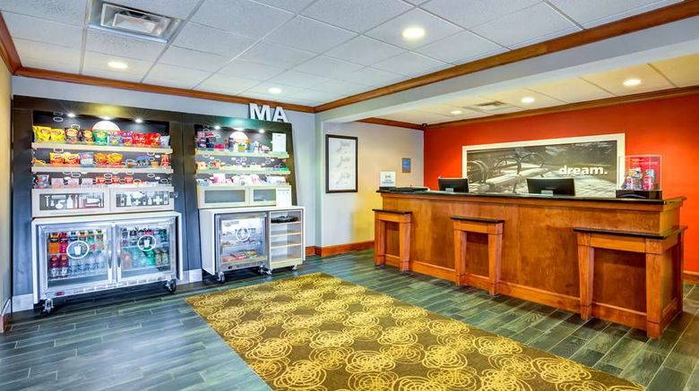 <b>Hampton Inn Boston-Norwood Lobby</b>. Images powered by <a href="https://iceportal.shijigroup.com/" title="IcePortal" target="_blank">IcePortal</a>.