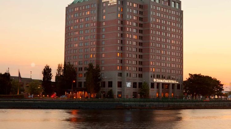 DoubleTree Suites Hotel Boston-Cambridge Exterior