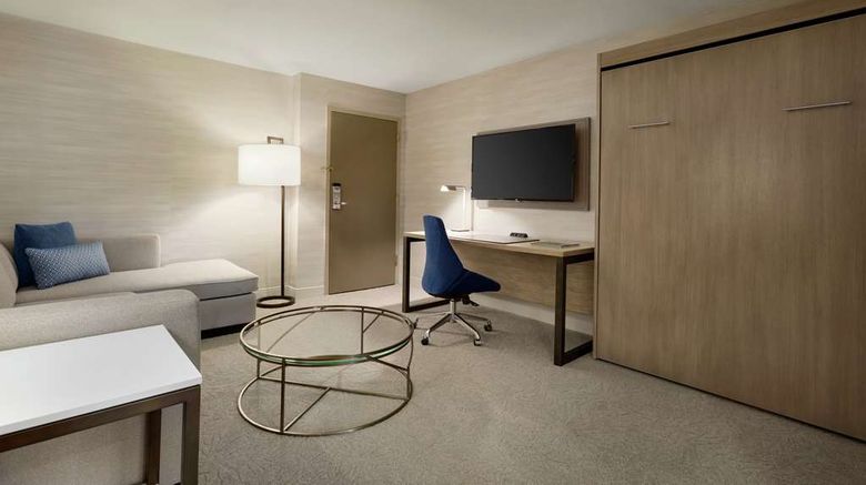 <b>DoubleTree Suites Hotel Boston-Cambridge Room</b>. Images powered by <a href="https://iceportal.shijigroup.com/" title="IcePortal" target="_blank">IcePortal</a>.