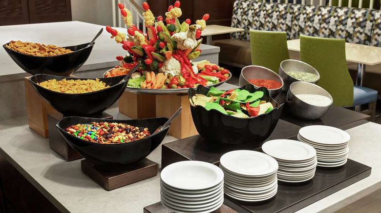 <b>Embassy Suites Boston-Waltham Restaurant</b>. Images powered by <a href="https://iceportal.shijigroup.com/" title="IcePortal" target="_blank">IcePortal</a>.