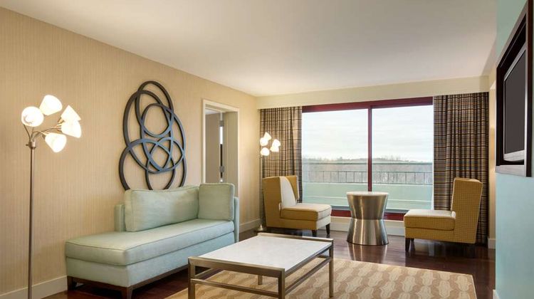 Embassy Suites Boston-Waltham Room