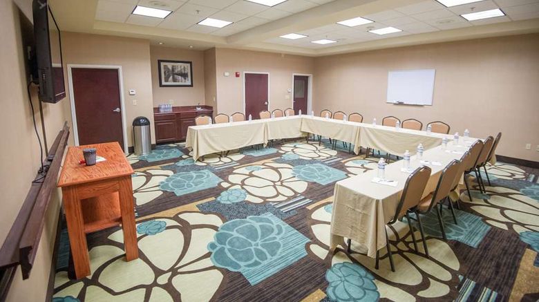 <b>Hampton Inn Brattleboro Meeting</b>. Images powered by <a href="https://iceportal.shijigroup.com/" title="IcePortal" target="_blank">IcePortal</a>.