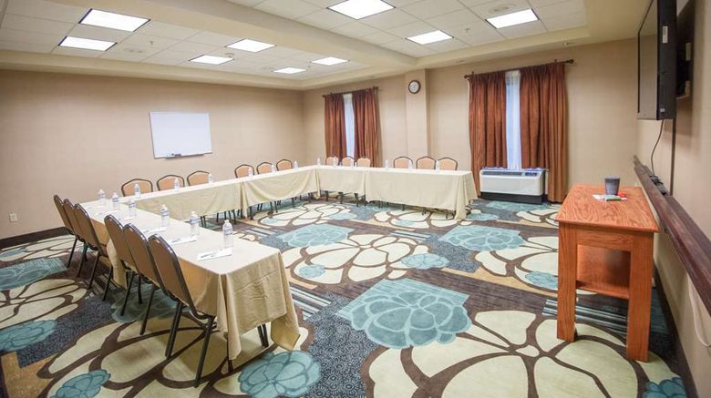 <b>Hampton Inn Brattleboro Meeting</b>. Images powered by <a href="https://iceportal.shijigroup.com/" title="IcePortal" target="_blank">IcePortal</a>.