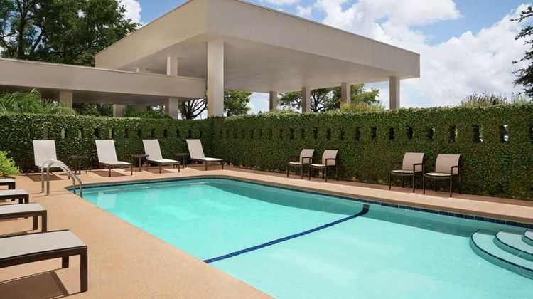 Embassy Suites Brunswick Pool
