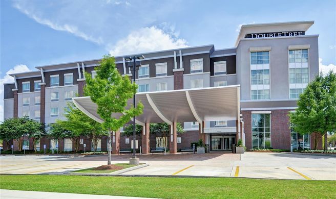 DoubleTree by Hilton Baton Rouge Exterior