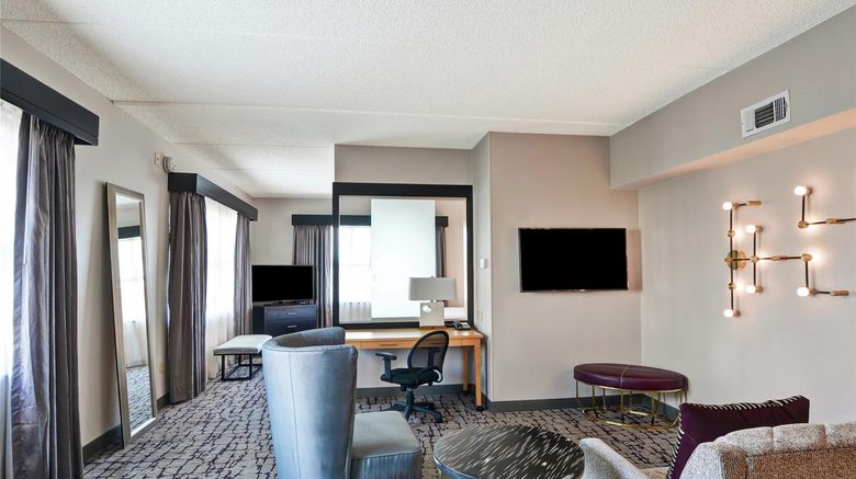 <b>DoubleTree by Hilton Baton Rouge Room</b>. Images powered by <a href="https://iceportal.shijigroup.com/" title="IcePortal" target="_blank">IcePortal</a>.