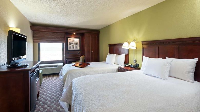 <b>Hampton Inn Baton Rouge I10 & College Dr Room</b>. Images powered by <a href="https://iceportal.shijigroup.com/" title="IcePortal" target="_blank">IcePortal</a>.