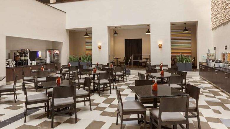 <b>Embassy Suites by Hilton Baton Rouge Restaurant</b>. Images powered by <a href="https://iceportal.shijigroup.com/" title="IcePortal" target="_blank">IcePortal</a>.