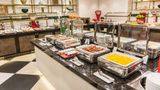 <b>Hilton Budapest Restaurant</b>. Images powered by <a href="https://iceportal.shijigroup.com/" title="IcePortal" target="_blank">IcePortal</a>.