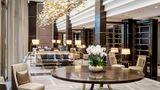 <b>Hilton Budapest Lobby</b>. Images powered by <a href="https://iceportal.shijigroup.com/" title="IcePortal" target="_blank">IcePortal</a>.