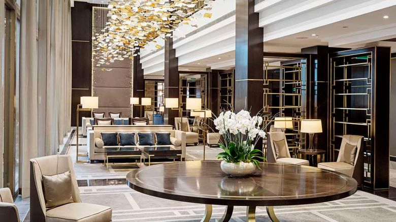 <b>Hilton Budapest Lobby</b>. Images powered by <a href="https://iceportal.shijigroup.com/" title="IcePortal" target="_blank">IcePortal</a>.