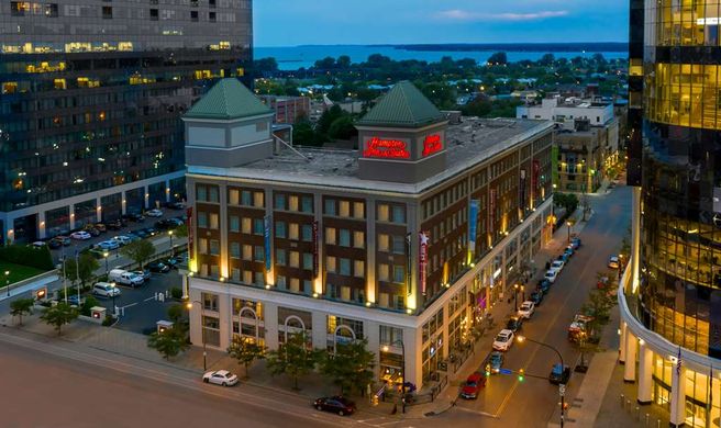 Hampton Inn & Suites Buffalo Downtown Exterior