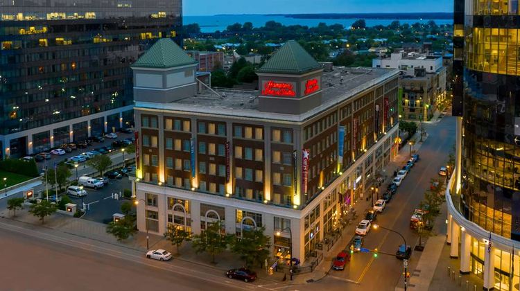 Hampton Inn & Suites Buffalo Downtown Exterior