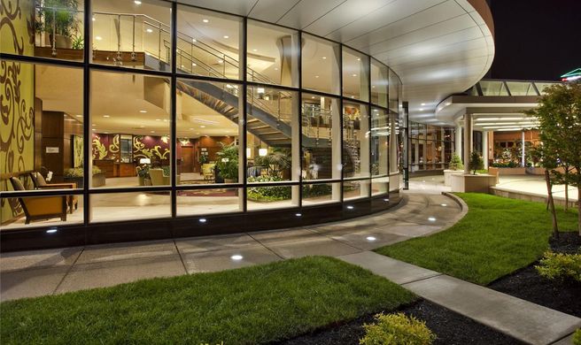 Embassy Suites Buffalo Exterior