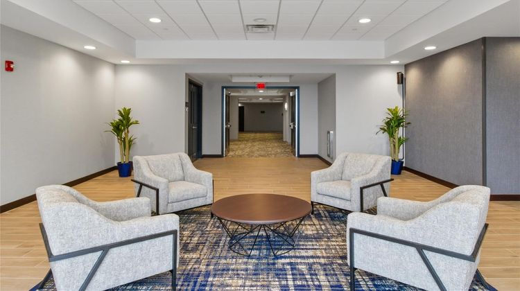 Embassy Suites Buffalo Lobby