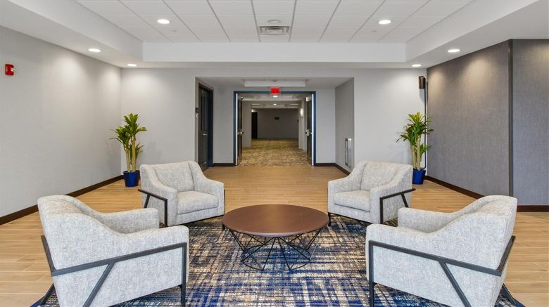 <b>Embassy Suites Buffalo Lobby</b>. Images powered by <a href="https://iceportal.shijigroup.com/" title="IcePortal" target="_blank">IcePortal</a>.
