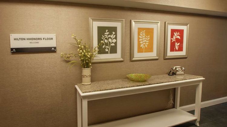 DoubleTree by Hilton Buffalo-Amherst Lobby