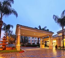 Hilton Garden Inn Calabasas Exterior