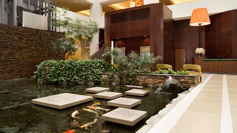 <b>Embassy Suites Los Angeles - Glendale Lobby</b>. Images powered by <a href="https://iceportal.shijigroup.com/" title="IcePortal" target="_blank">IcePortal</a>.