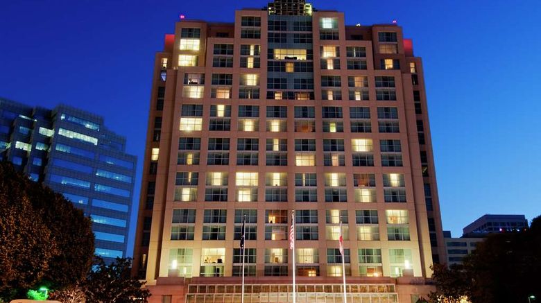 <b>Hilton Los Angeles North/Glendale Exterior</b>. Images powered by <a href="https://iceportal.shijigroup.com/" title="IcePortal" target="_blank">IcePortal</a>.