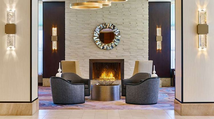 Hilton Los Angeles North/Glendale Lobby