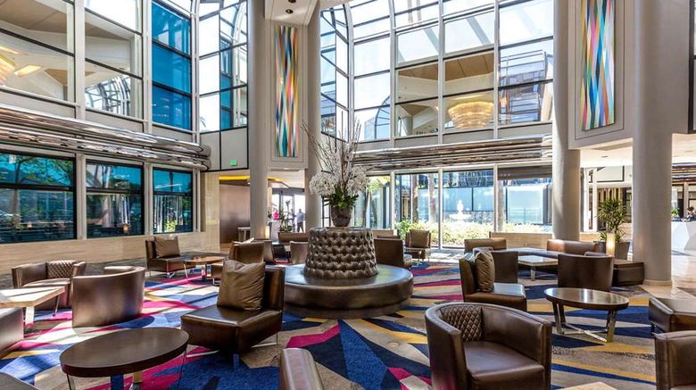 <b>Hilton Los Angeles/Universal City Lobby</b>. Images powered by <a href="https://iceportal.shijigroup.com/" title="IcePortal" target="_blank">IcePortal</a>.