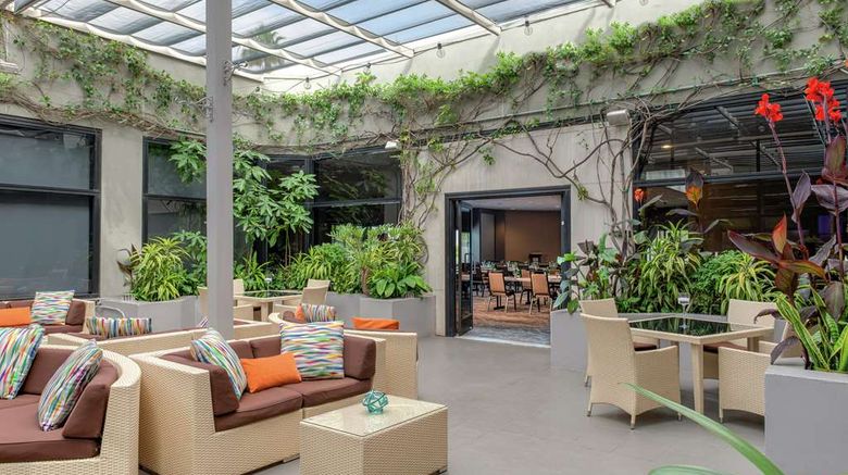 Hilton Los Angeles/Universal City Exterior. Images powered by <a href="https://iceportal.shijigroup.com" target="_blank" rel="noopener">Ice Portal</a>.
