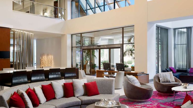 <b>Hilton Woodland Hills/Los Angeles Lobby</b>. Images powered by <a href="https://iceportal.shijigroup.com/" title="IcePortal" target="_blank">IcePortal</a>.