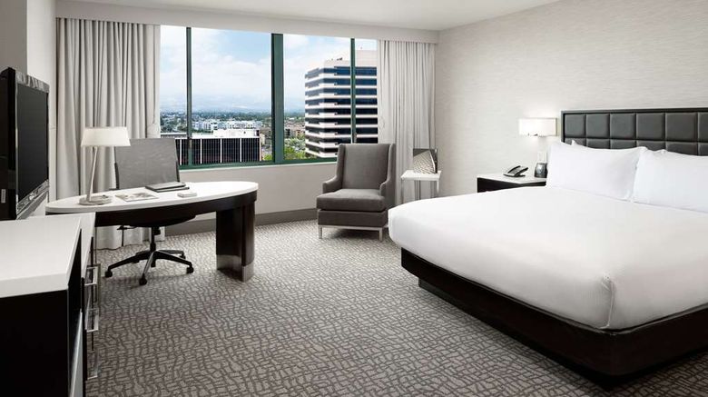 <b>Hilton Woodland Hills/Los Angeles Room</b>. Images powered by <a href="https://iceportal.shijigroup.com/" title="IcePortal" target="_blank">IcePortal</a>.