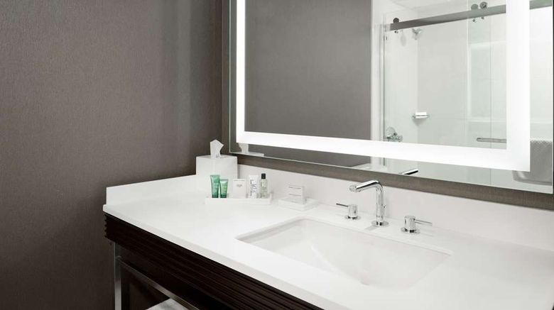 <b>Hilton Woodland Hills/Los Angeles Room</b>. Images powered by <a href="https://iceportal.shijigroup.com/" title="IcePortal" target="_blank">IcePortal</a>.