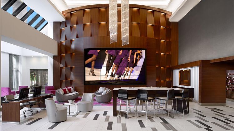 Hilton Woodland Hills/Los Angeles Lobby