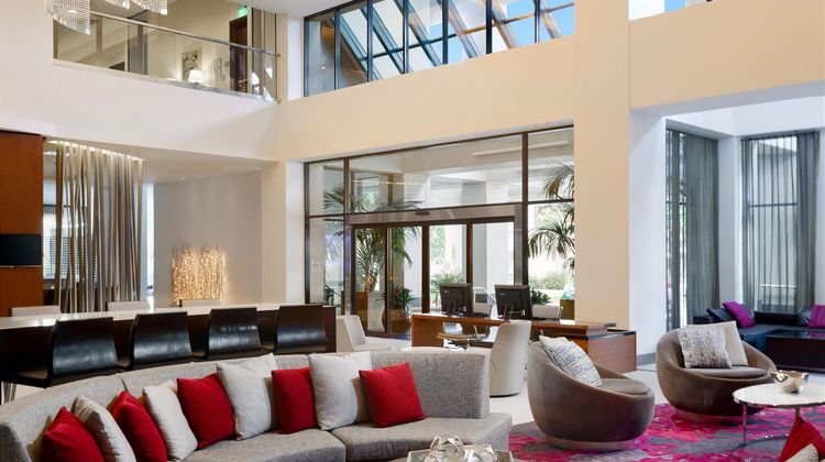 Hilton Woodland Hills/Los Angeles Lobby